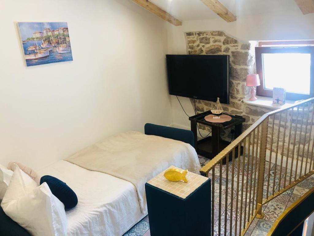 Istrian Stone House In The Heart Of The Beautiful Fishing Village Fazana - Only Few Steps From The Sea And The Wonderful Beach - Incl Plasma-Quad-Plus-Filter Against C O V I D 외부 사진