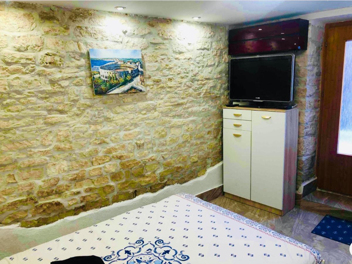 Istrian Stone House In The Heart Of The Beautiful Fishing Village Fazana - Only Few Steps From The Sea And The Wonderful Beach - Incl Plasma-Quad-Plus-Filter Against C O V I D 외부 사진